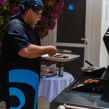 Grillen Grillservice im Schwimmbadbereich des Hotels.