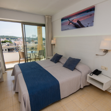 Superior Zimmer Gesamtansicht des Superior Zimmers des Bella Mar Hotels, mit Blick auf Cala Ratjada