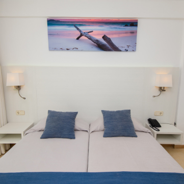 Zimmer Bella Mar Hotel 4 Bettkopfteil eines der Zimmer unseres Hotels Cala Ratjada