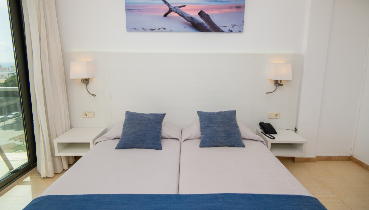 Detail of the Superior Double room of the Bella Mar Hotel