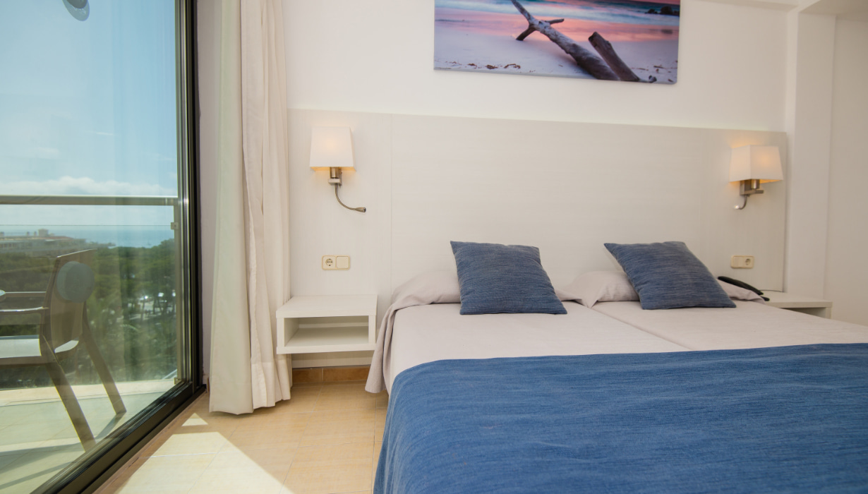 Detail of the Superior Double room with the sea in the distance