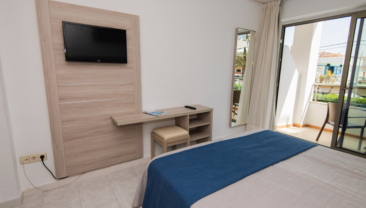 Detail of the Double with Pool View room of our hotel in Cala Ratjada