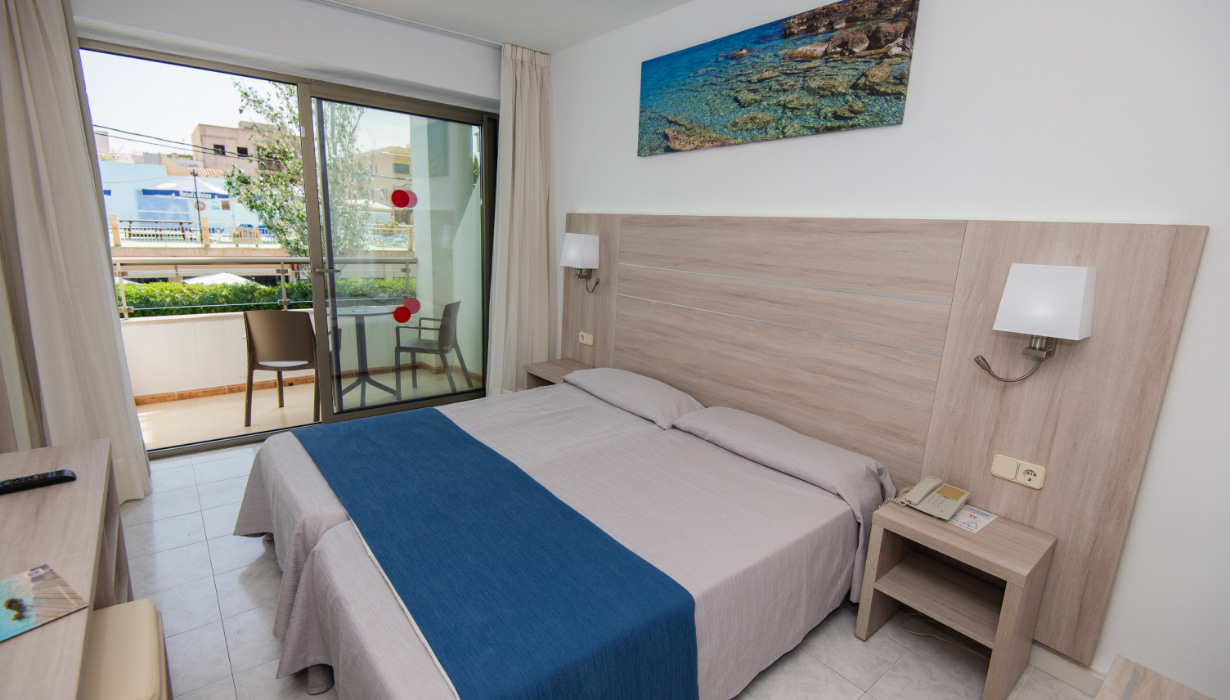 Room with the terrace in the background