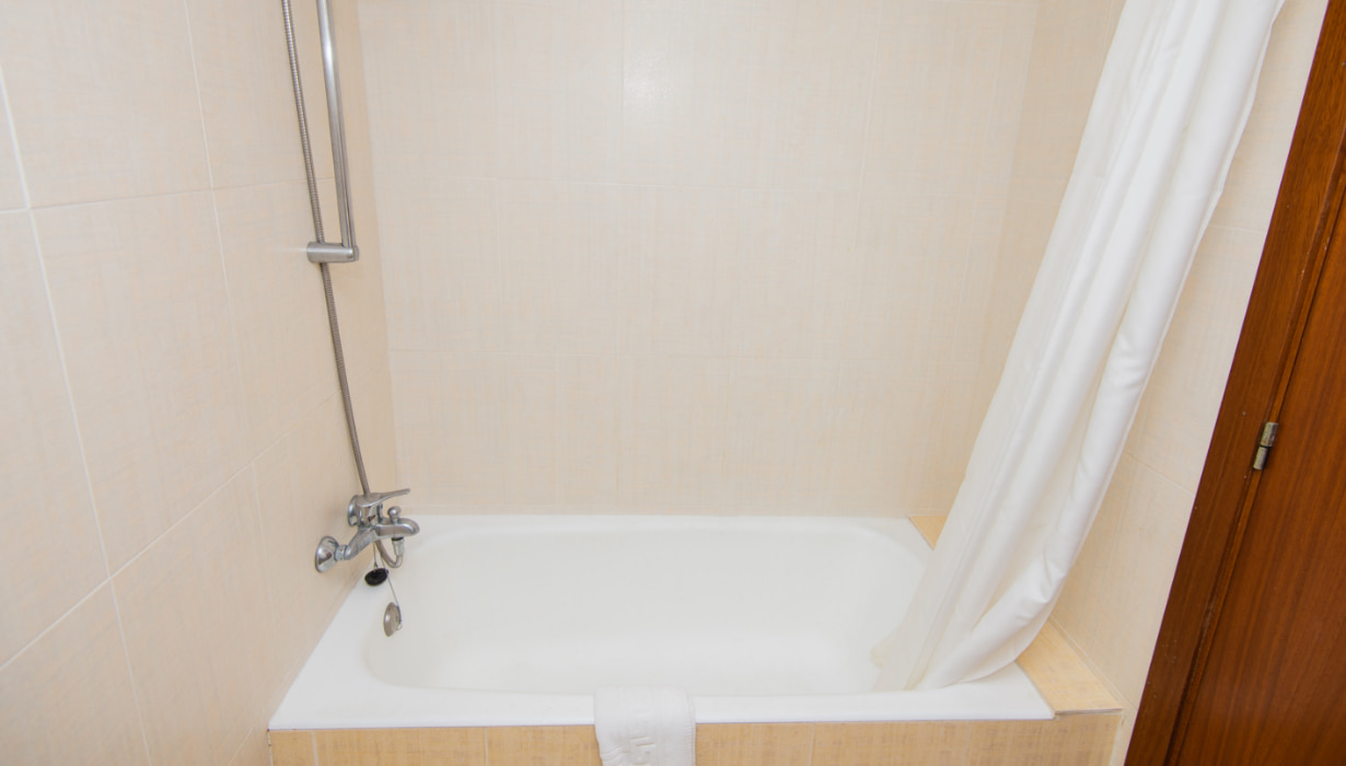 Double with Pool View room Bathtub